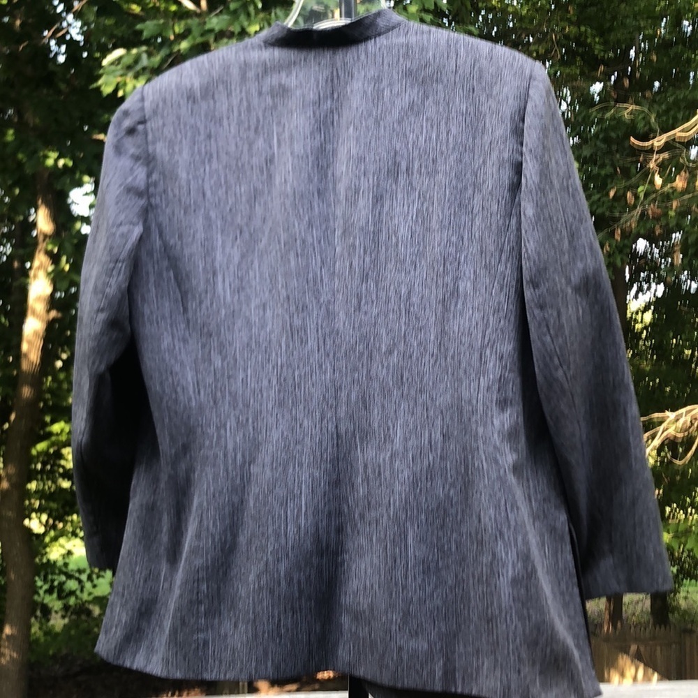 EMILY 18 W BLAZER JACKET GRAY Pit to Pit 23 1/2" Preworn top button is uneven - Picture 7 of 12